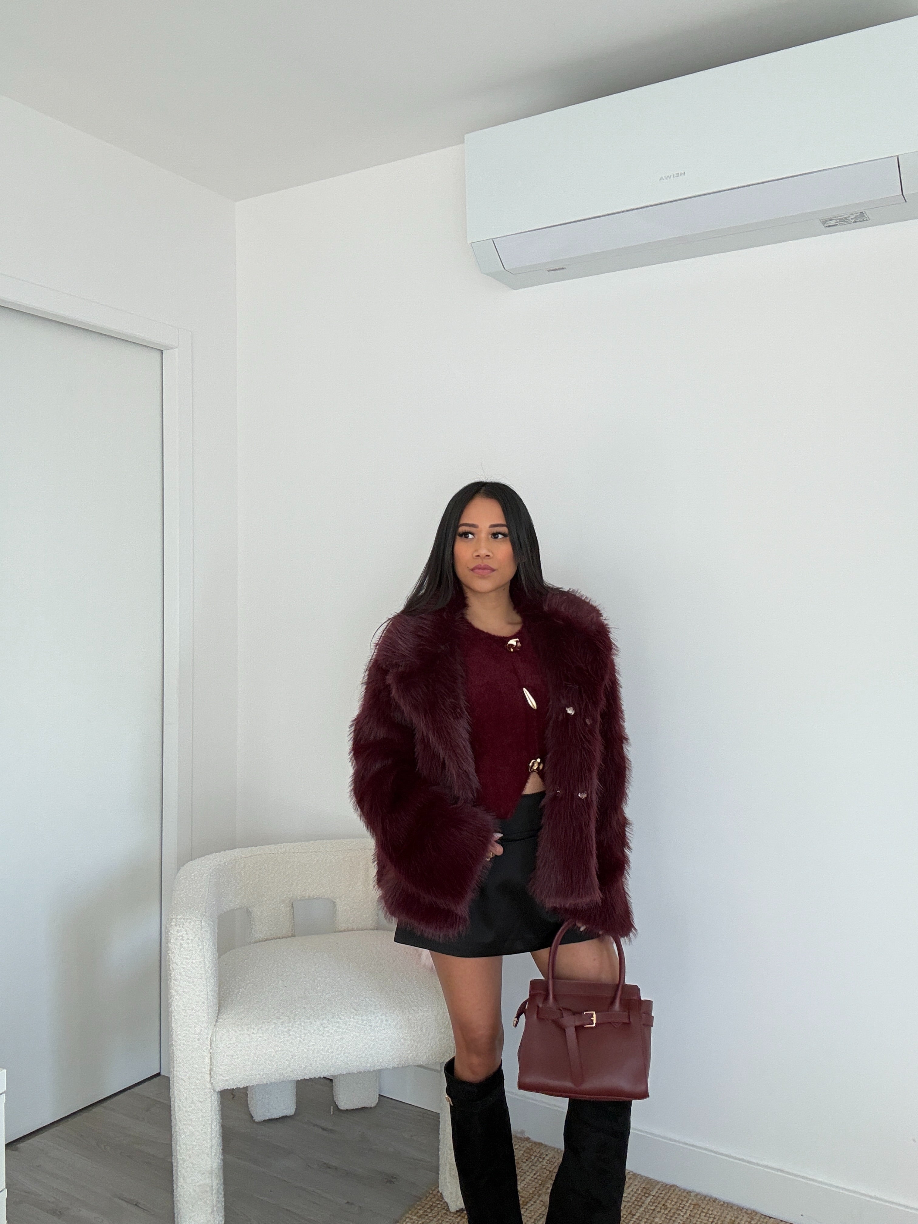 Fourrure rouge bordeaux coupe élégante